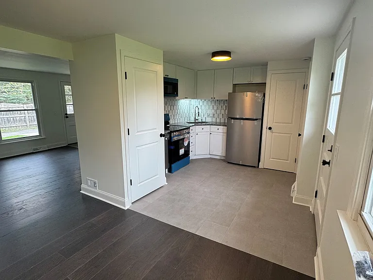 9678 Main St #B2 — Photo 7