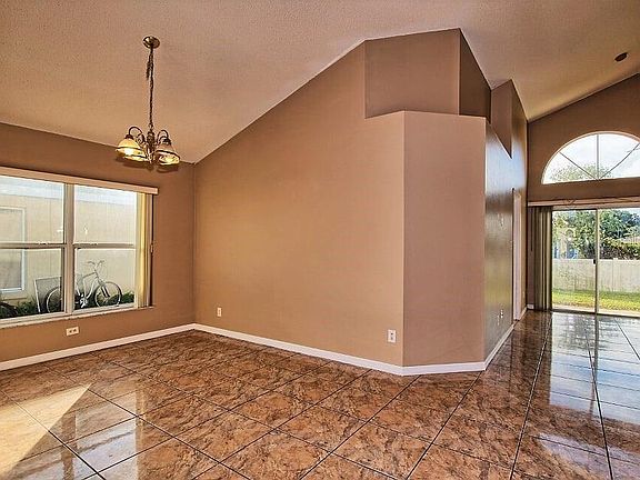 5th image of 1328 Sierra Cir