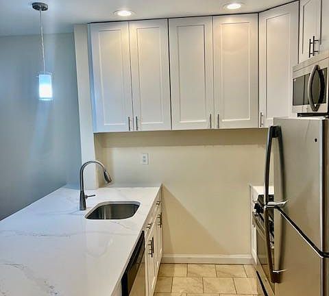 3rd image of 536 Grand St APT 606