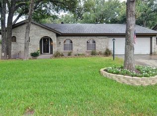 1001 Henson Dr, Hurst, TX 76053
