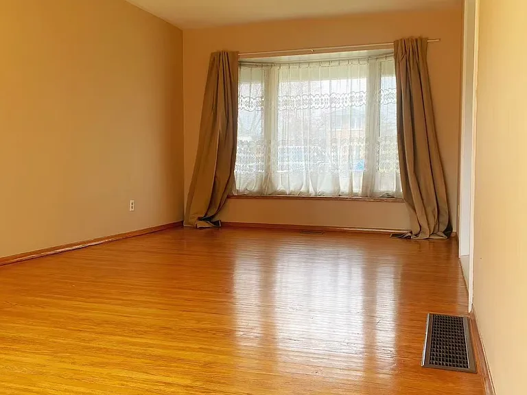 21 Kingslake Rd #1&2 — Photo 4