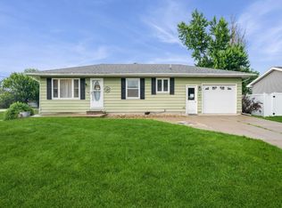 300 6th Ave, Newhall, IA 52315
