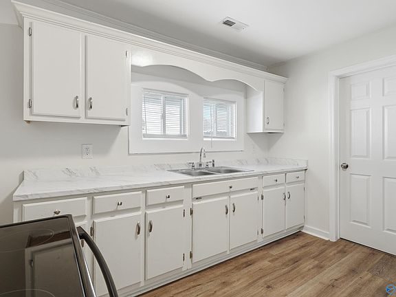 3rd image of 423 Church St NW
