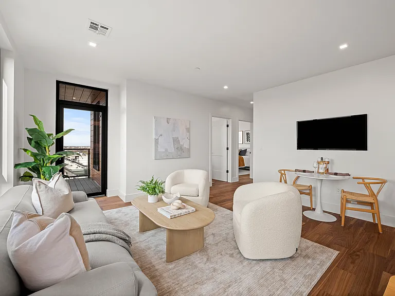 1515 Commonwealth Ave #806 — Photo 4