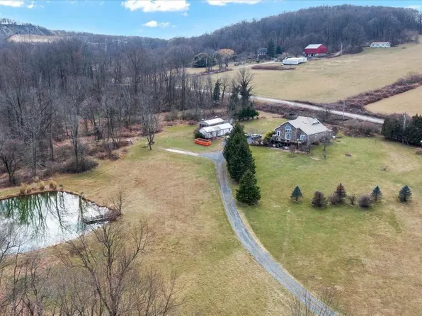 2020 Mount Laurel Rd, Temple, PA 19560