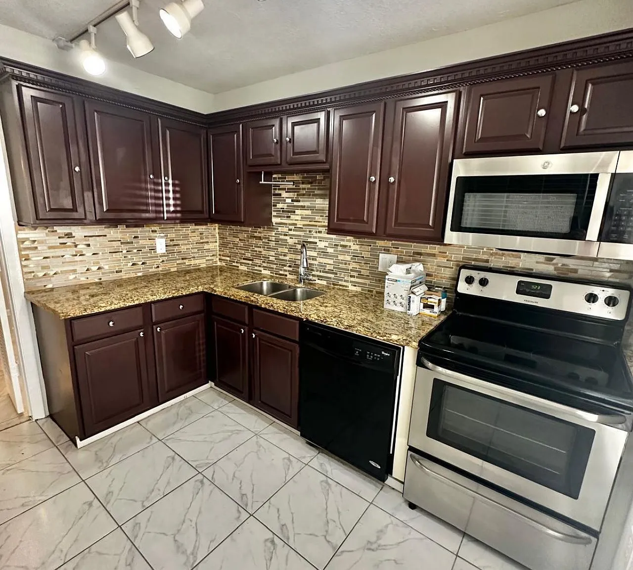 2 bed, 2.0 bath, 1116 sqft, $2,200 — Photo 1
