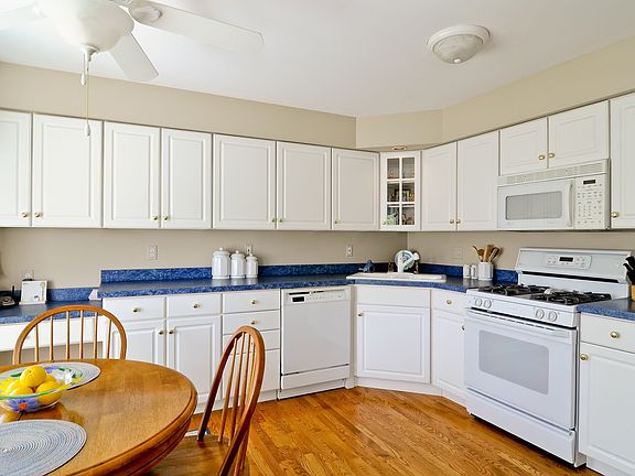 3rd image of 324 Kresswood Dr #324