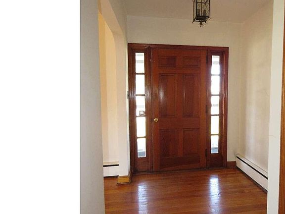 5th image of 108 E Hoffecker St
