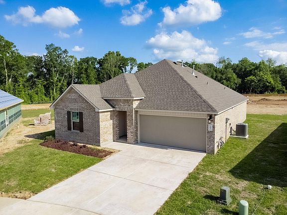 3rd image of 103 Southern Oak Dr