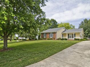 8901 Gamesford Dr, Charlotte, NC 28277