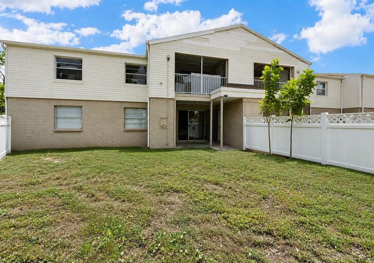 Spacious 4 Bed Condo — Photo 1