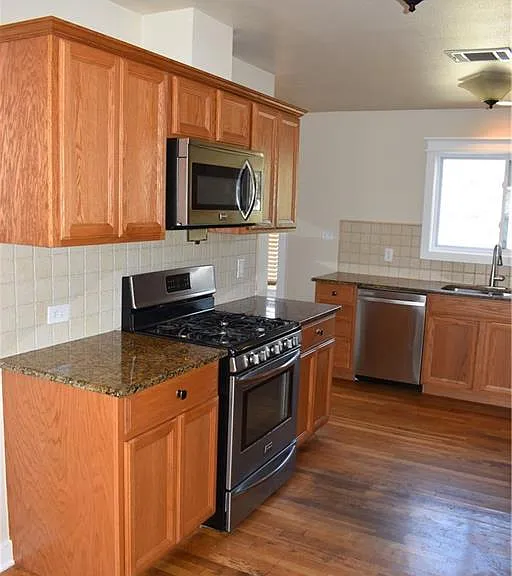 2109 Wright St — Photo 5