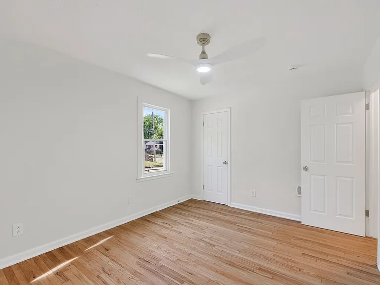 6041 Walrond Ave — Photo 20