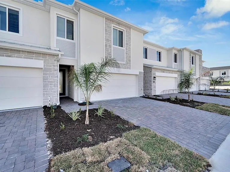 9038 Mulligan Island Ln — Photo 2