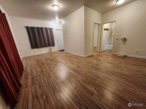 5th image of 3405 Northlake Way NW