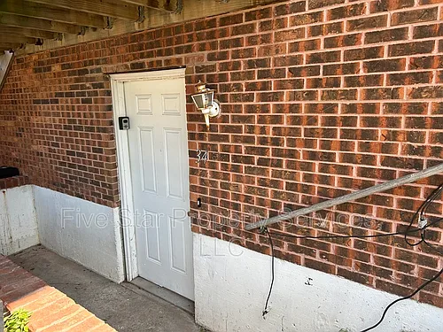 Lake Shore Apartments Photo 1
