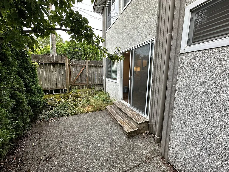 415 18th Ave E — Photo 11