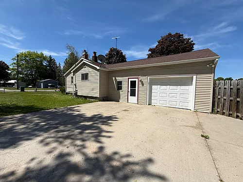 403 Division St Photo 1