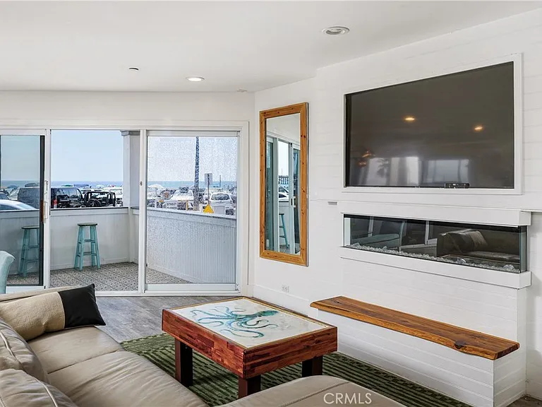 2214 W Oceanfront #A — Photo 8