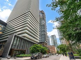 50 Charles St E