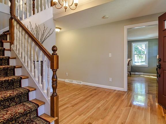 4th image of 102 Littlefield Ln
