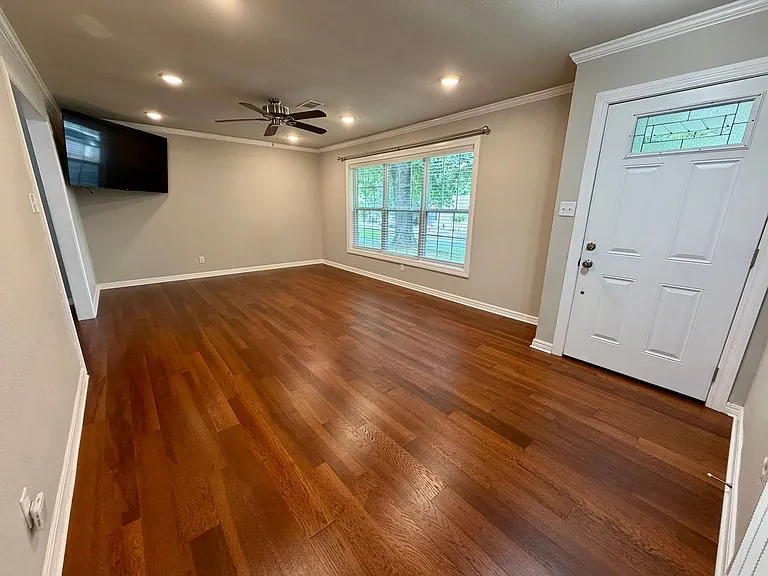 2120 Garner Ln — Photo 4