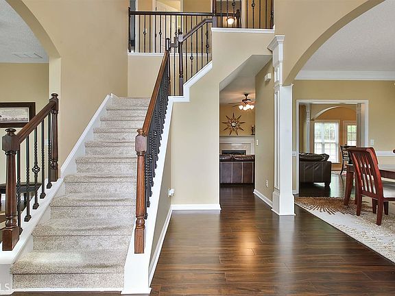 3rd image of 184 Rosebay Ln