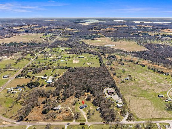 4th image of 3940 Springdale Rd