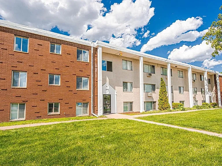 Lawson Arms Apartments — Photo 9