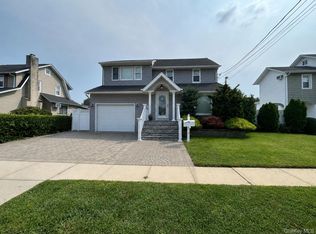 607 Nassau St, Bellmore, NY 11710