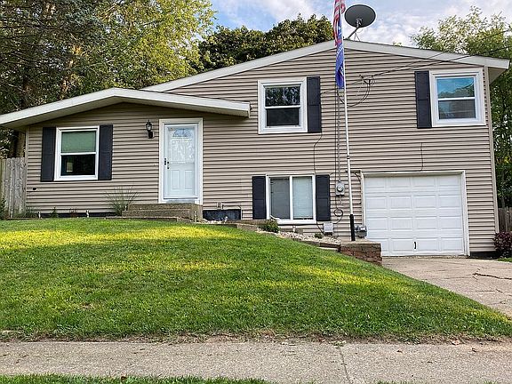 2nd image of 419 Pecan Ave