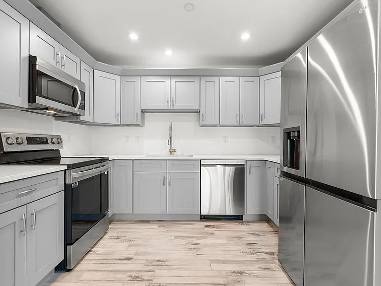 245 E Main St #1 — Photo 19