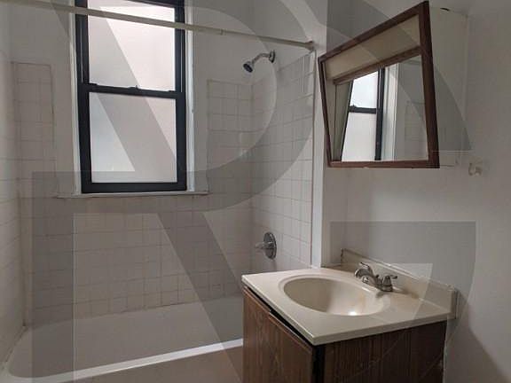 5th image of 719 W Barry Ave #725B2