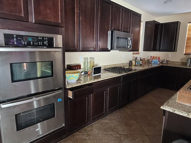 3213 Sisley Garden Ave — Photo 9