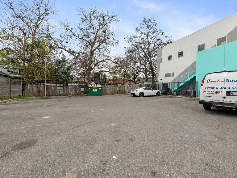2601 East 7th Street — Photo 34