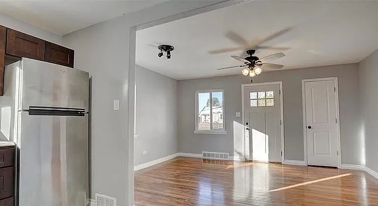 3320 Dexter St — Photo 1