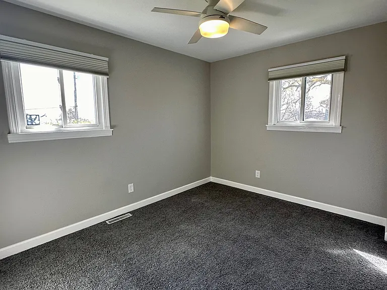 561 Eastwood Dr — Photo 19