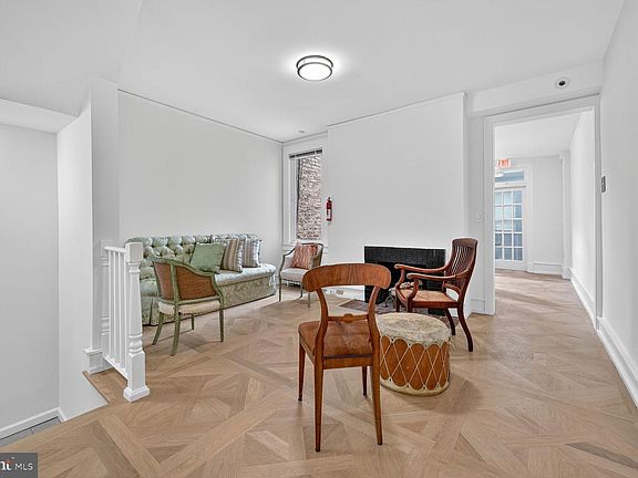 4th image of 1656 33rd St NW