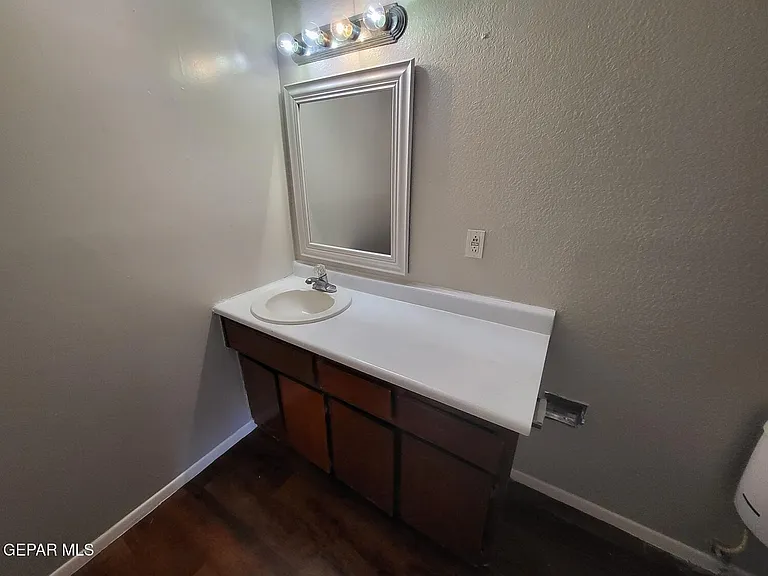 5209 Carousel Dr #6 — Photo 9