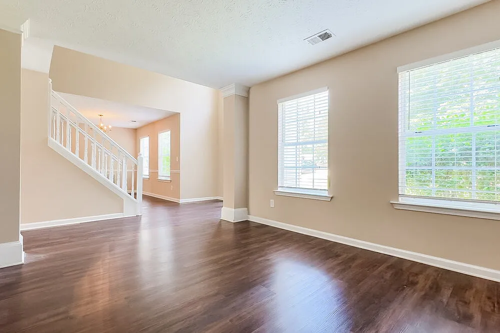 4 bed, 2.5 bath, 2360 sqft, $3,080 — Photo 4