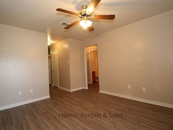 5th image of 923B Rosewood Dr