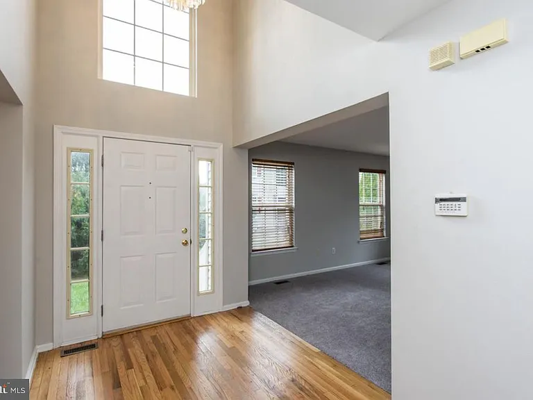 105 Farrington Ct — Photo 2