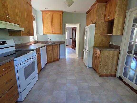 4th image of 905 2nd STREET