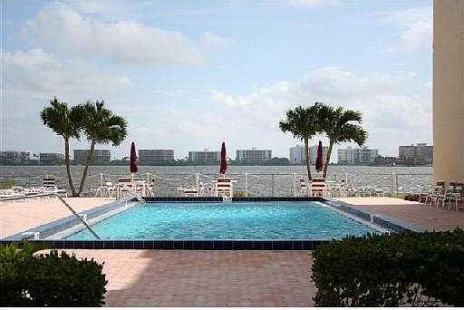 1st image of 1502 S Lakeside Dr APT 319N