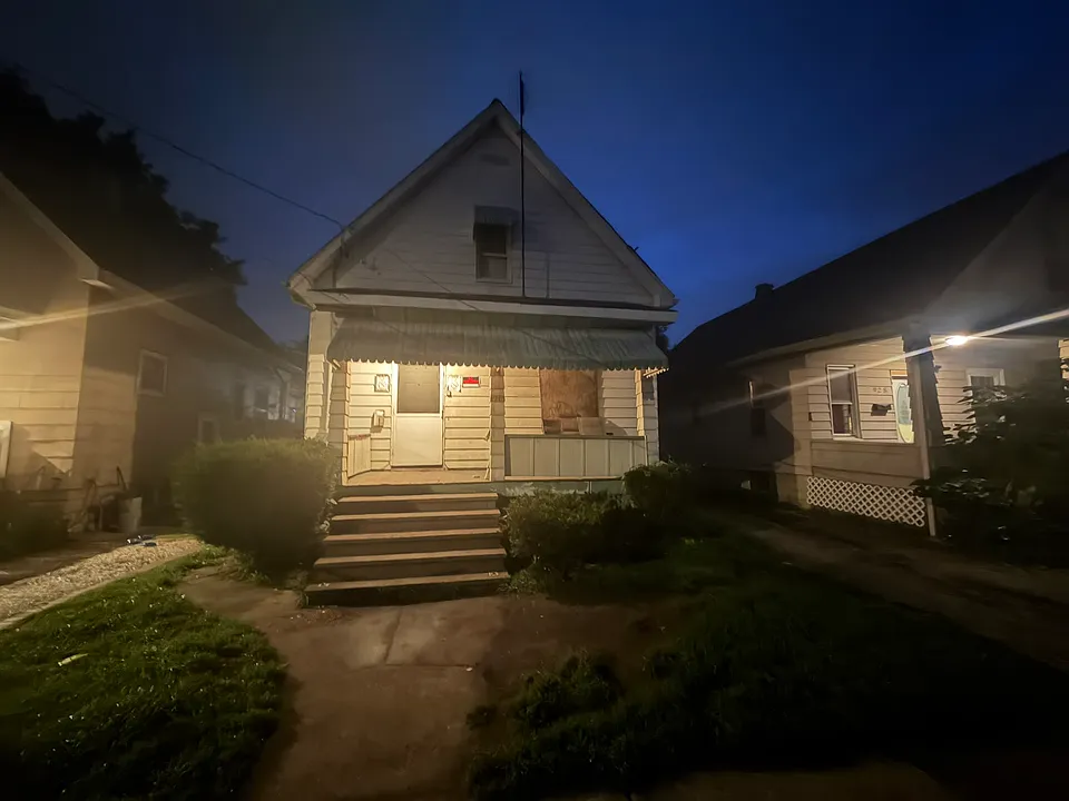 926 S Greenlawn Ave