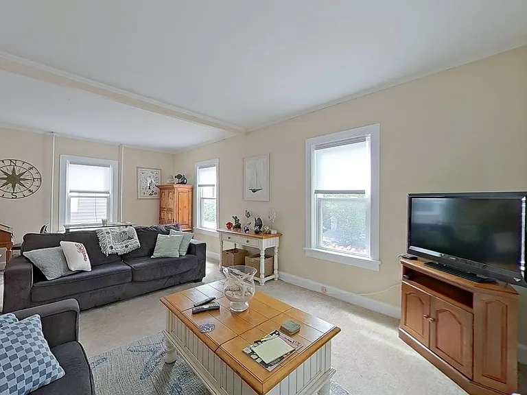 36 Dixon St — Photo 20