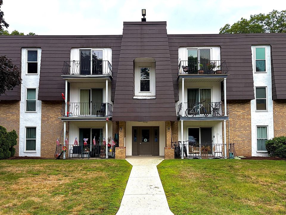 1st image of 4 Kennedy Ln APT 6