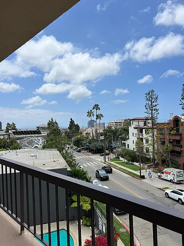 622 S Barrington Ave #301 Photo 1