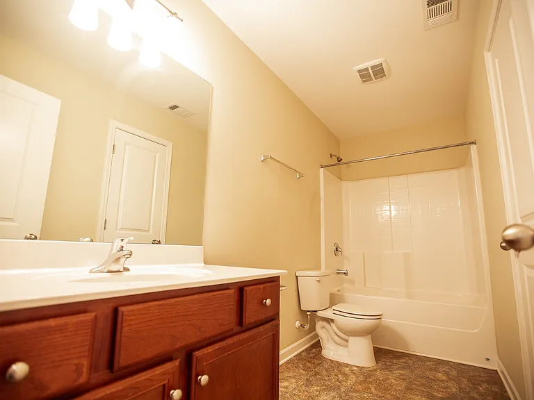2124 Kirkwood Dr — Photo 16