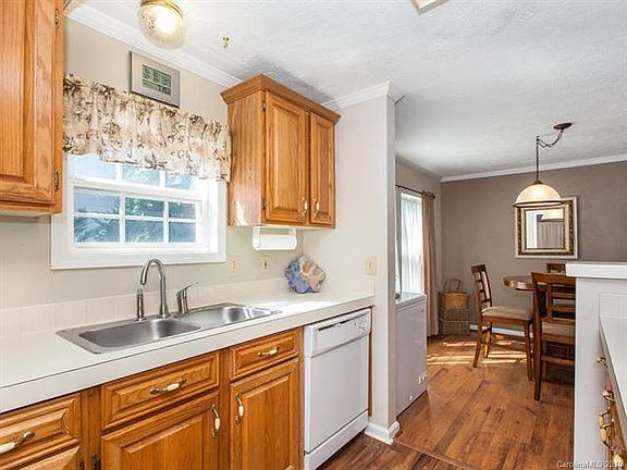 5th image of 1221 Hyman Ave